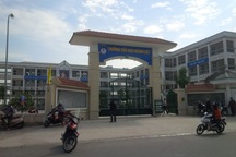 Dán băng dính vào miệng học sinh vì mất trật tự, cô giáo xin thôi việc