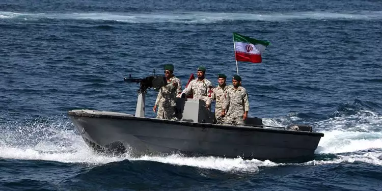 Iran bắt tàu chở dầu nước ngoài trên Vịnh Oman vì cáo buộc buôn lậu - 1