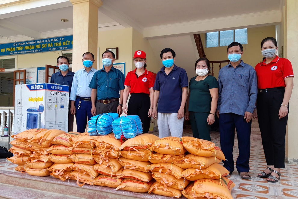 Tiếp tục chương trình Vạn cân gạo giúp công nhân nghèo về quê tránh dịch - 3 Tiếp tục chương trình Vạn cân gạo giúp công nhân nghèo về quê tránh dịch - 3