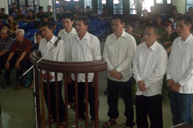 Gia đình bị hại “xin” giảm nhẹ hình phạt cho anh em Phương “linh hột” 