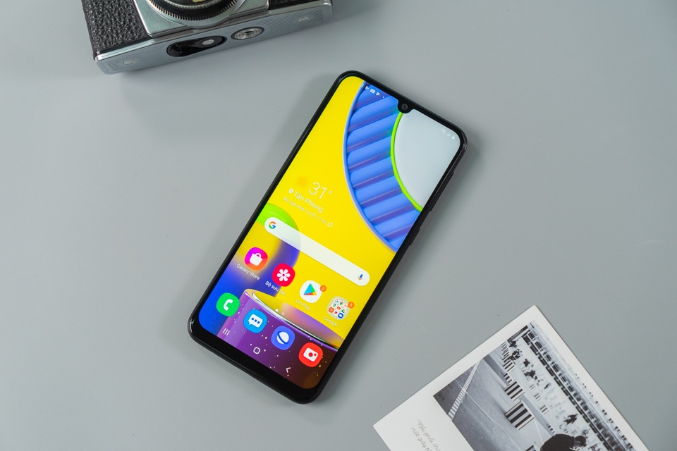 Bộ ba smartphone Samsung giá rẻ đáng sở hữu tại FPT Shop - 1 Bộ ba smartphone Samsung giá rẻ đáng sở hữu tại FPT Shop - 1