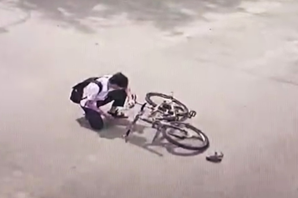 Người đàn ông chặn đánh bạn của con tới đi cấp cứu - 2