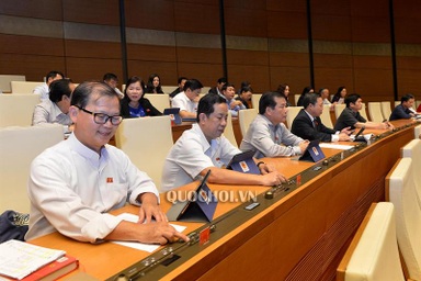 Kỷ luật cán bộ nghỉ hưu: Xóa tư cách chức vụ nhưng không truất lương hưu