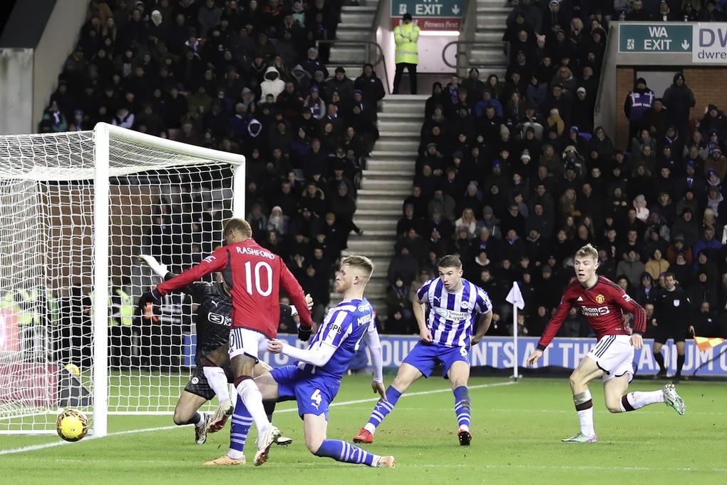 Phung phí nhiều cơ hội, Man Utd vẫn thắng dễ dàng Wigan - 1