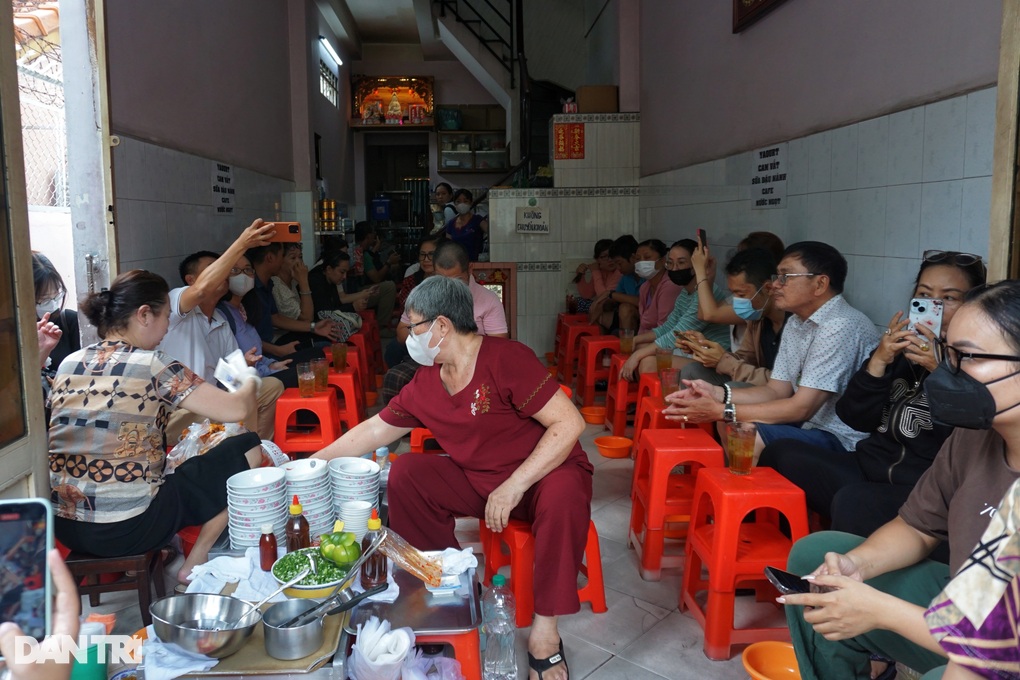 Quán bánh canh nhanh nhất TPHCM nghỉ bán, khách vội đến ăn vẫn không kịp - 3 Quán bánh canh nhanh nhất TPHCM nghỉ bán, khách vội đến ăn vẫn không kịp - 3