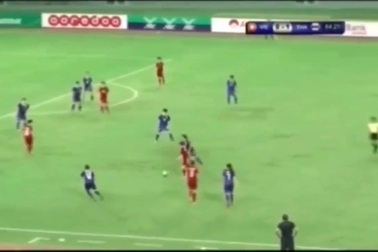 Minh Nguyệt gỡ hòa 1-1 cho nữ Việt Nam trước Thái Lan