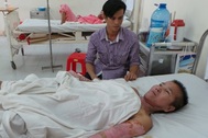 “Bị cắt mất chân rồi, ai thuê tôi làm mướn nữa”