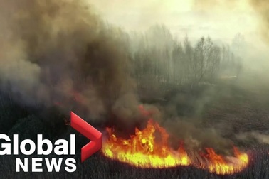 Cháy rừng ngùn ngụt ngay gần nhà máy hạt nhân Chernobyl