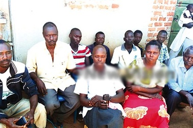 Lấy cùng lúc ba chồng, người phụ nữ không biết cha của con mình là ai