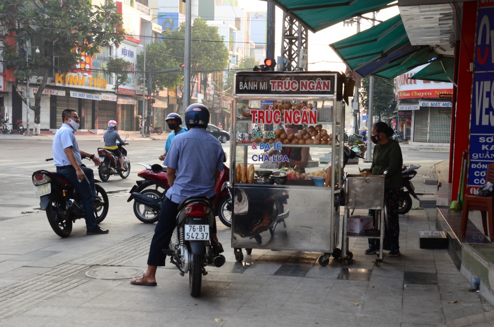 Sáng đầu tiên thực hiện cách ly xã hội - 24 Sáng đầu tiên thực hiện cách ly xã hội - 24