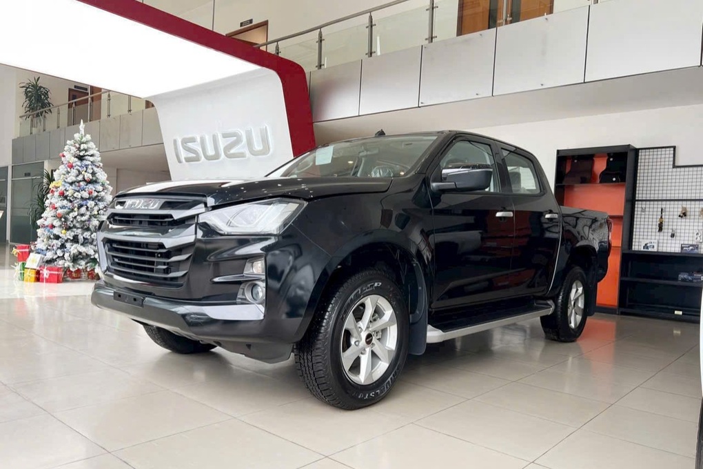 Đại lý đóng cửa, thanh lý Isuzu D-Max bản thấp giá chưa tới 600 triệu đồng - 1 Đại lý đóng cửa, thanh lý Isuzu D-Max bản thấp giá chưa tới 600 triệu đồng