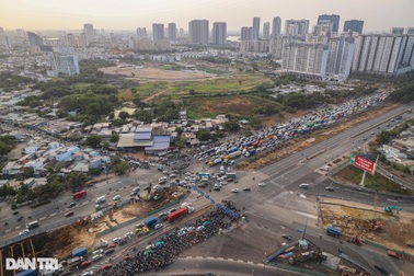 Đóng một phần nút giao Đồng Văn Cống - Mai Chí Thọ ở TP Thủ Đức hôm nay