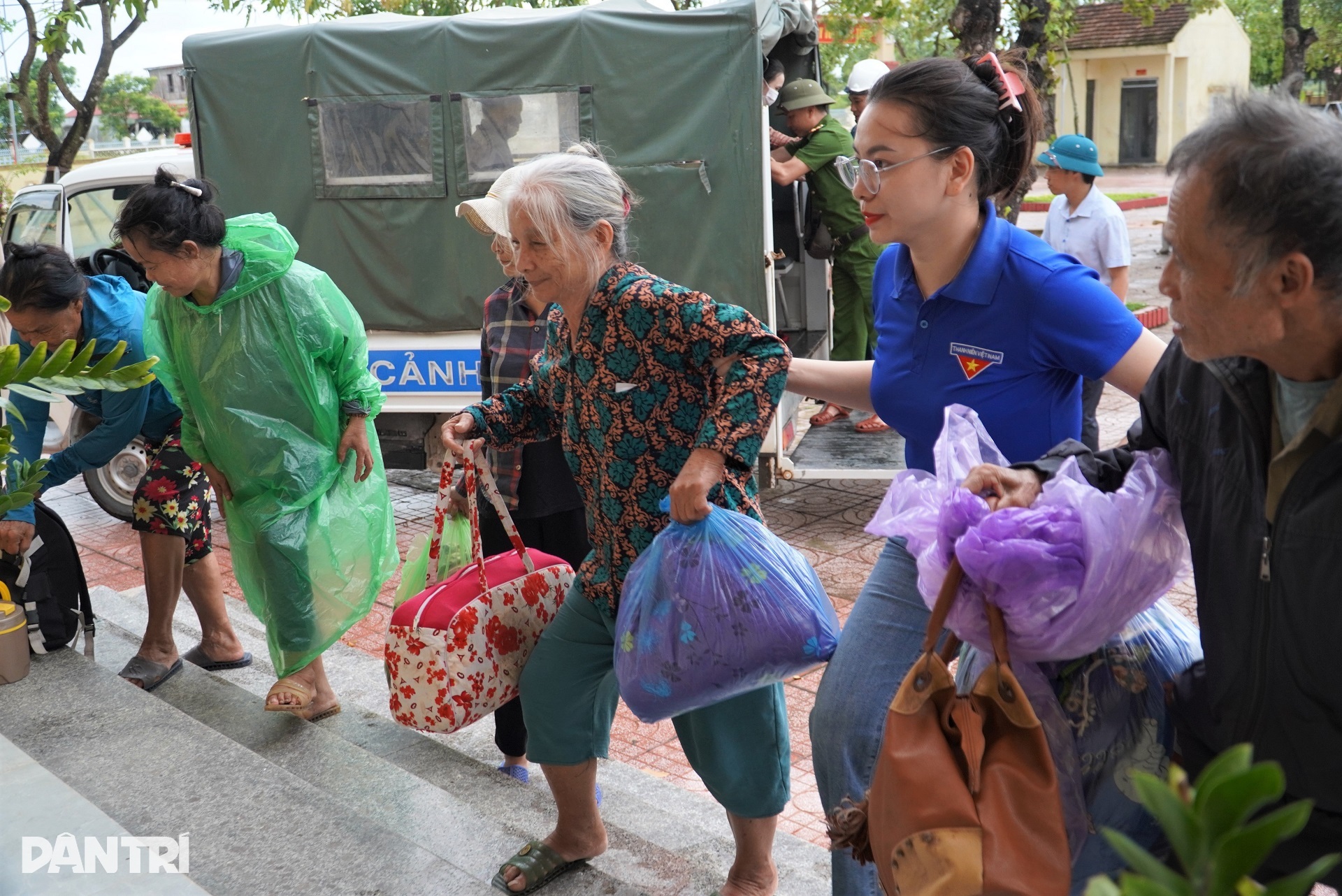 Nhà từng tan hoang do cơn bão lịch sử, dân mong bão Kajiki qua nhẹ nhàng - 9 Nhà từng tan hoang do cơn bão lịch sử, dân mong bão Kajiki qua nhẹ nhàng - 9