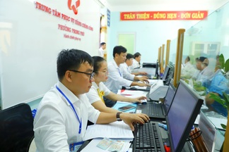 Xã 70 cán bộ gánh việc 10 phòng của huyện cũ, xử lý 1.500 hồ sơ/tháng
