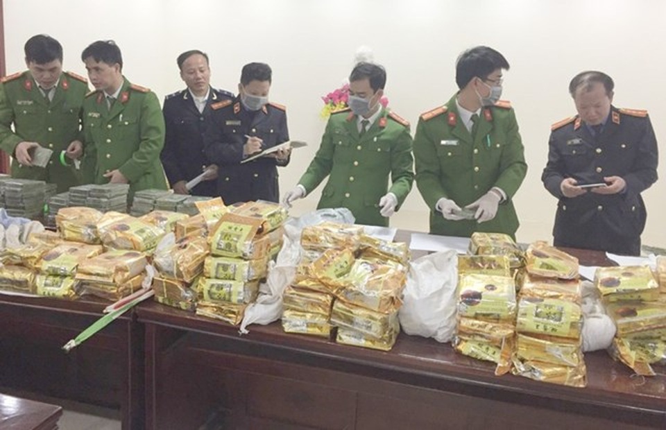 Trắng đêm chặn xe ô tô chở 8 bao tải ma túy - 1 Trắng đêm chặn xe ô tô chở 8 bao tải ma túy - 1