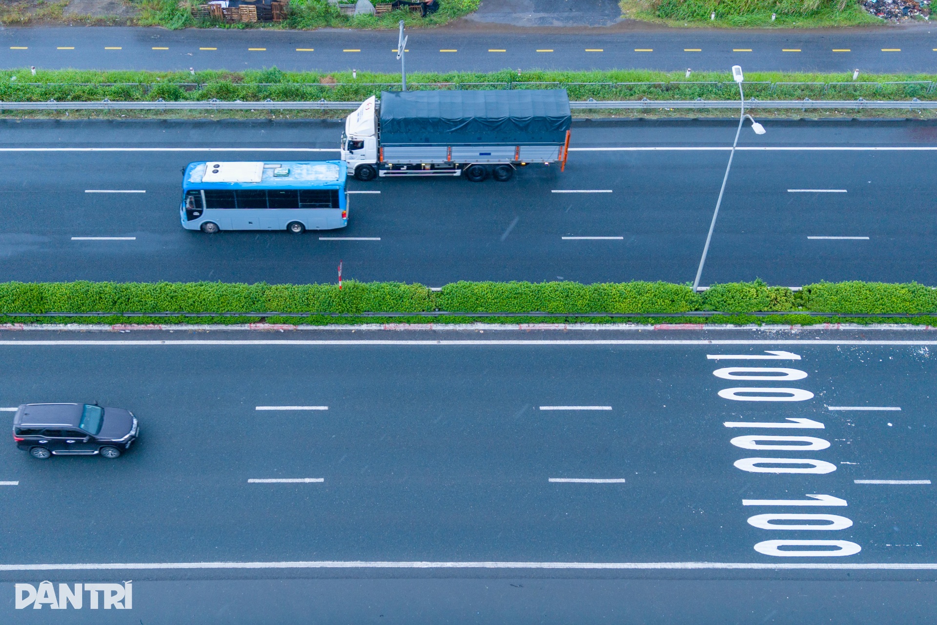 Cây xanh tươi tốt ở dải phân cách giữa cao tốc Pháp Vân - Cầu Giẽ - 2