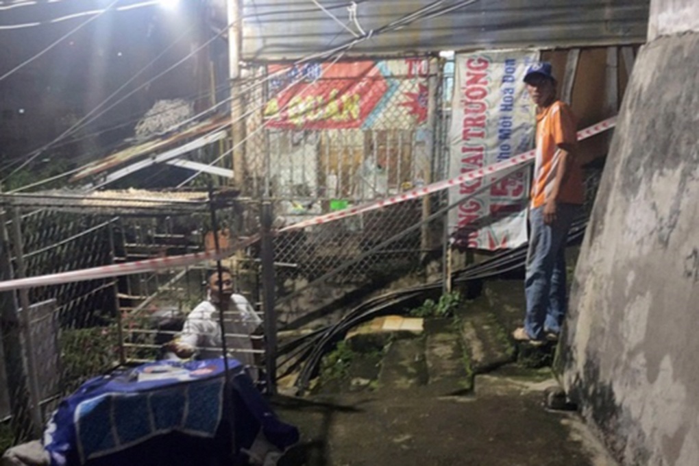 TPHCM sơ tán khẩn cấp hàng chục hộ dân ở nơi có nguy cơ sạt lở tại Vũng Tàu - 2 TPHCM sơ tán khẩn cấp hàng chục hộ dân ở nơi có nguy cơ sạt lở tại Vũng Tàu - 2