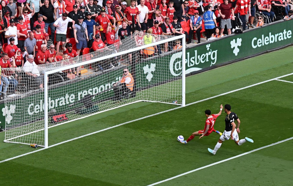 Merino bị đuổi, Arsenal may mắn thoát thua Liverpool - 1 Merino bị đuổi, Arsenal may mắn thoát thua Liverpool - 1