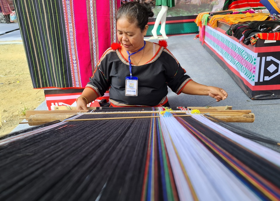 Làm sao để thổ cẩm Việt Nam thực sự được sống ? - 3 Làm sao để thổ cẩm Việt Nam thực sự được sống ? - 3