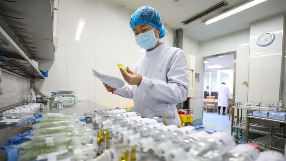 Thế giới tăng tốc “cuộc đua” tìm thuốc trị Covid-19  - 2