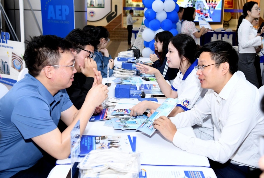 Before 5:00 p.m. on July 23, National Economics University announced the conversion of admission scores - 3 Trước 17h ngày 23/7, ĐH Kinh tế Quốc dân công bố quy đổi điểm xét tuyển - 3