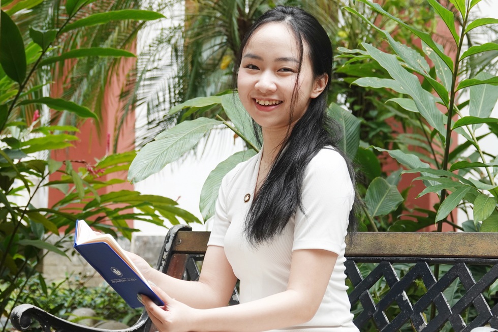 Cô gái Tôn Nữ nhận học bổng 8 tỷ đồng lên thẳng tiến sĩ với tốc độ khó tin - 3 Cô gái Tôn Nữ nhận học bổng 8 tỷ đồng lên thẳng tiến sĩ với tốc độ khó tin - 3