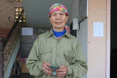 Xã “giữ hộ” dân 20 triệu tiền hỗ trợ: Rưng rưng nhận lại tiền