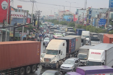 7 ô tô tông nhau liên hoàn, giao thông kẹt cứng suốt 2 giờ