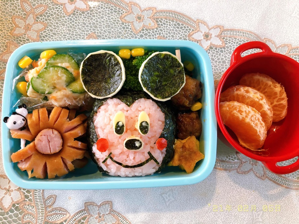 Tuyệt phẩm cơm bento đẹp không nỡ ăn của mẹ Việt ở Nhật làm cho con trai - 11 Tuyệt phẩm cơm bento đẹp không nỡ ăn của mẹ Việt ở Nhật làm cho con trai - 11