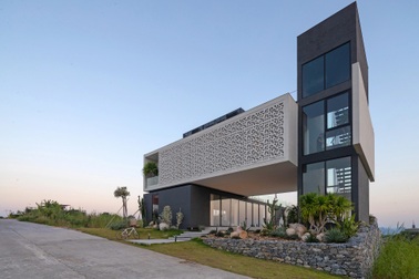 Ngắm biệt thự "đá chồng" 10 tỷ đồng hướng ra biển tuyệt đẹp ở Hạ Long