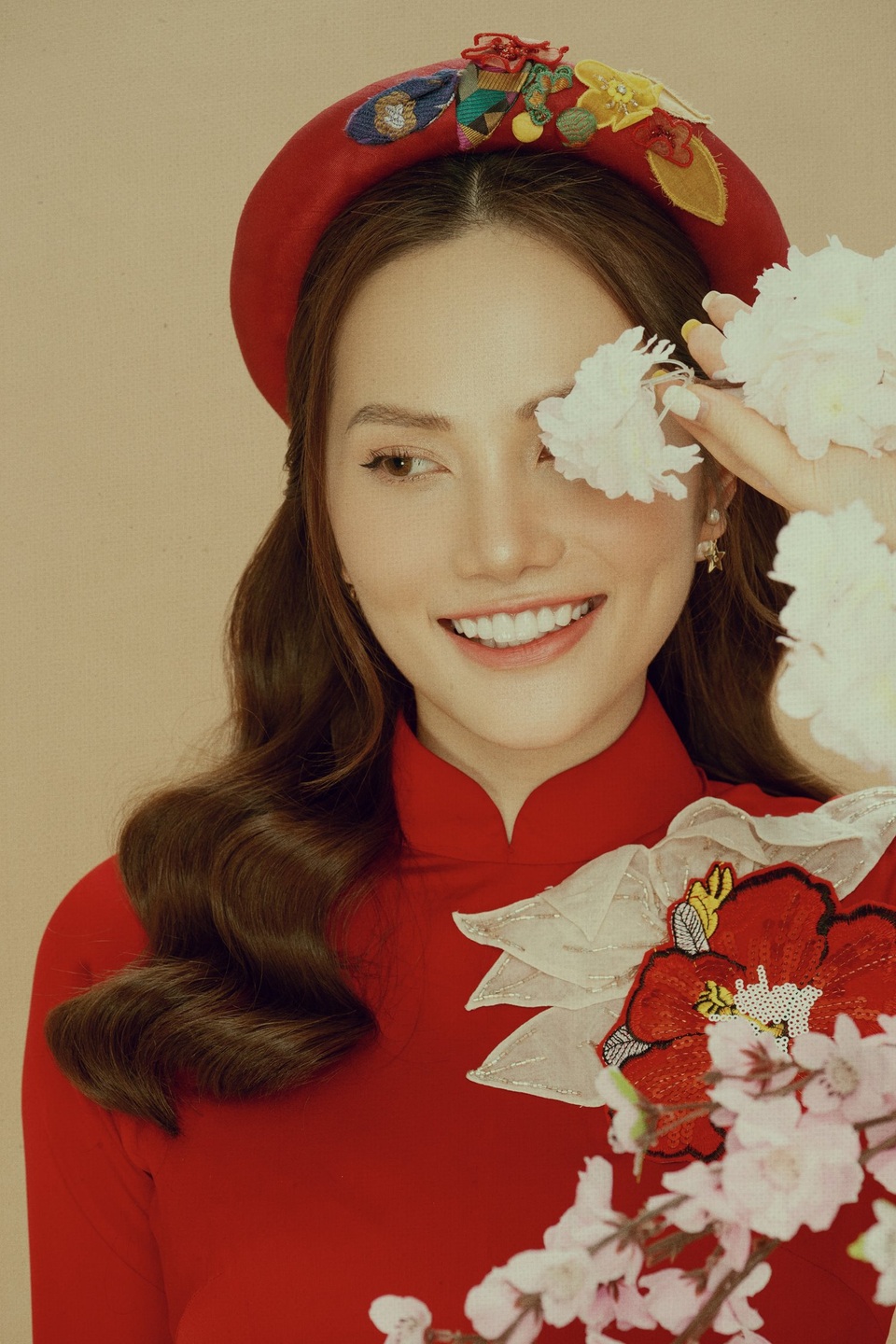 Hoa hậu Diệu Linh đẹp mong manh với áo dài - 5