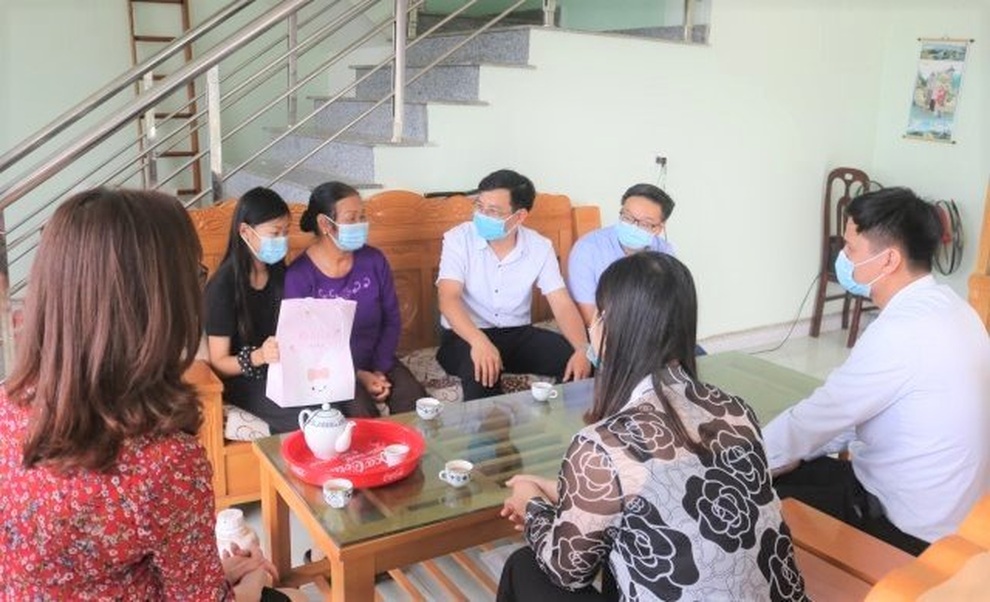 Lào Cai: Tặng quà Trung thu cho con cán bộ y tế chống dịch Bình Dương - 5 Lào Cai: Tặng quà Trung thu cho con cán bộ y tế chống dịch Bình Dương - 5