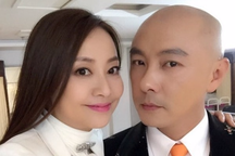 Hôn nhân kỳ lạ của Trương Vệ Kiện: Không có con, một năm gặp vợ vài lần