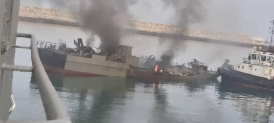 Video vụ tàu chiến Iran bắn nhầm tên lửa vào đồng đội khiến 19 người chết - 1 Video vụ tàu chiến Iran bắn nhầm tên lửa vào đồng đội khiến 19 người chết - 1