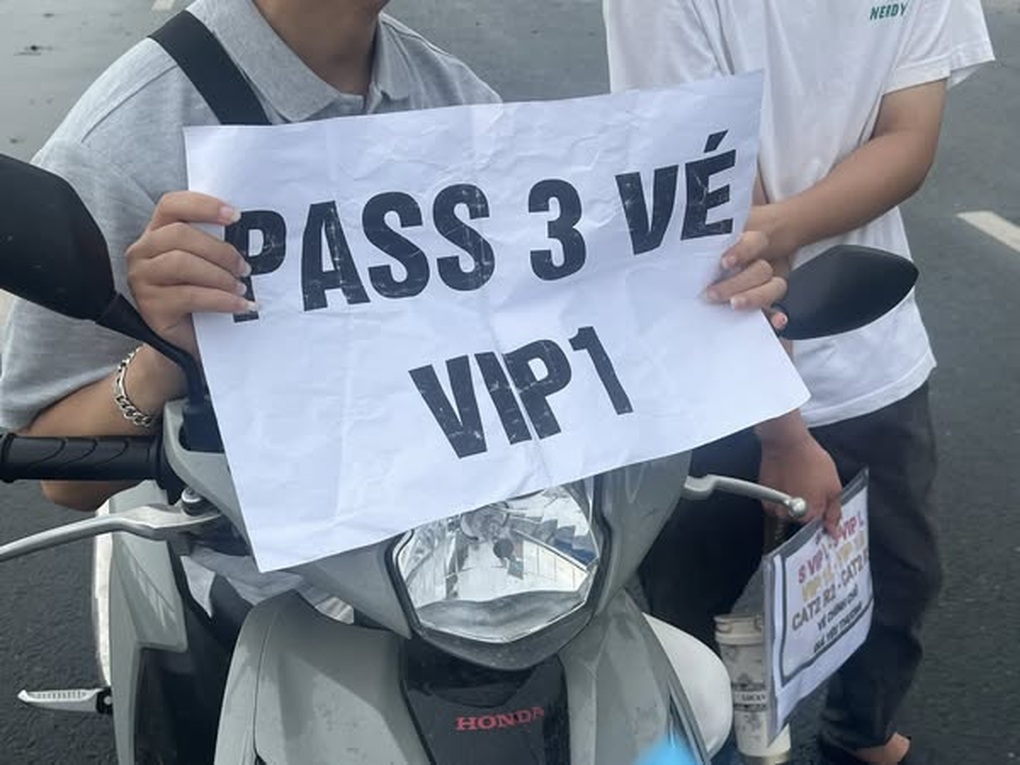 Vé xem G-Dragon ở Hà Nội: Dân phe cuống cuồng xả lỗ, cho mua... trả góp - 3 Vé xem G-Dragon ở Hà Nội: Dân phe cuống cuồng xả lỗ, cho mua... trả góp - 3