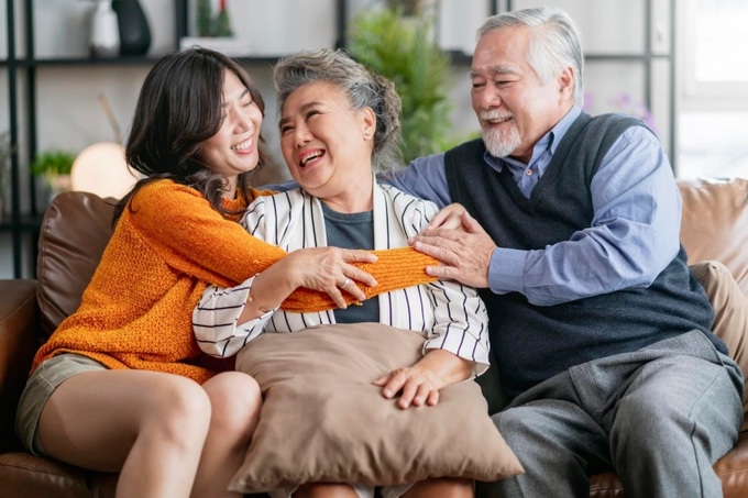 Làm cha mẹ, chúng ta ai cũng mong mỏi con cái sẽ hiếu thuận với mình. Để làm được điều này, bản thân cha mẹ phải là những tấm gương.