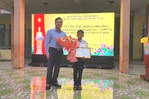 Tuyên dương học sinh dũng cảm cứu bạn thoát khỏi kẻ truy sát