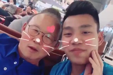 U23 Vũ Văn Thanh dạy thầy Park khen mình đẹp trai bằng tiếng Việt