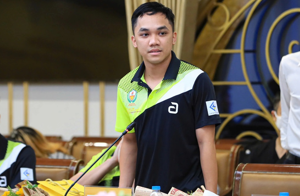 Đinh Anh Hoàng và đồng đội nhận thưởng lớn sau chức vô địch quốc gia - 1 Đinh Anh Hoàng và đồng đội nhận thưởng lớn sau chức vô địch quốc gia