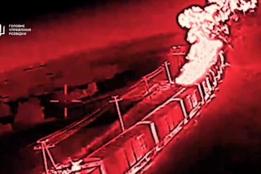 Đoàn tàu nhiên liệu của Nga bốc cháy do trúng hỏa lực Ukraine