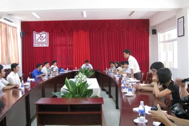 Nôn nóng ra trường, sinh viên tố cáo “nhầm” thầy giáo