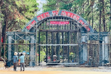 Tỉnh Gia Lai yêu cầu báo cáo vụ việc chi 25 tỷ đồng xây cổng chào ở Biển Hồ