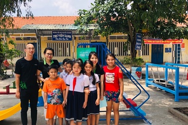 Cashwagon mang niềm vui đến các em học sinh ở Long An