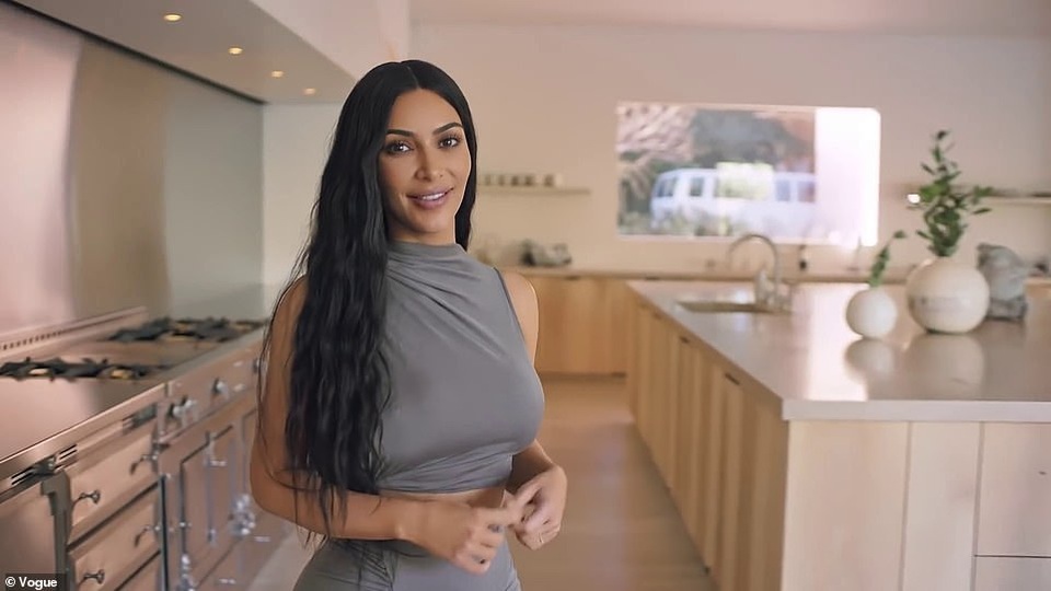 Kim Kardashian hé lộ biệt thự tối giản - 8 Kim Kardashian hé lộ biệt thự tối giản - 8