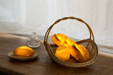 Bánh mì phát sáng giá vài triệu đồng/chiếc