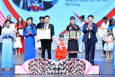 Tuyên dương 21 gia đình trẻ Việt Nam tiêu biểu 2022