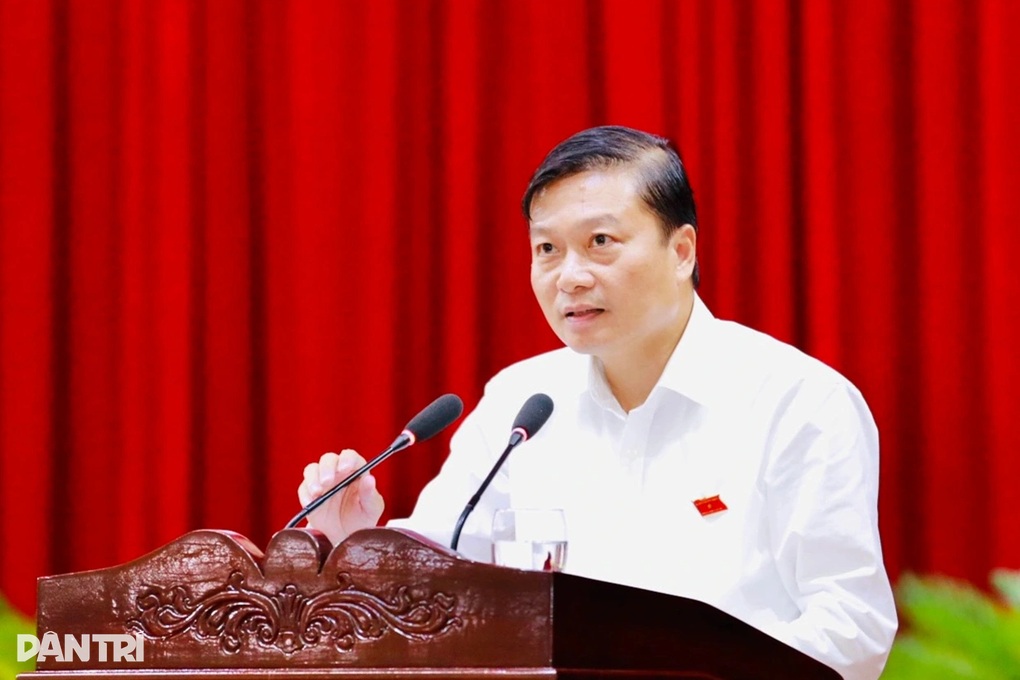 Nữ đại biểu mang bánh kẹo trôi nổi vào nghị trường chất vấn giám đốc sở - 3 Nữ đại biểu mang bánh kẹo trôi nổi vào nghị trường chất vấn giám đốc sở - 3