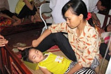 Hơn 100 học sinh mẫu giáo phải cấp cứu vì ngộ độc