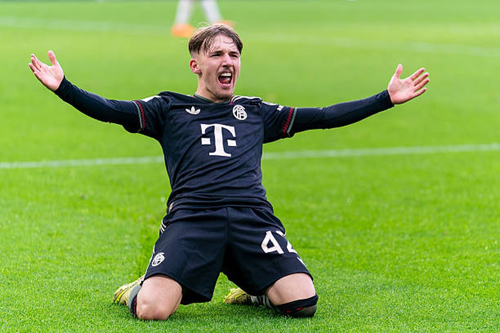 Bayern Munich thắng 13 trận liên tiếp, PSG lấy lại ngôi đầu bảng Ligue 1 - 2 Bayern Munich thắng 13 trận liên tiếp, PSG lấy lại ngôi đầu bảng Ligue 1 - 2