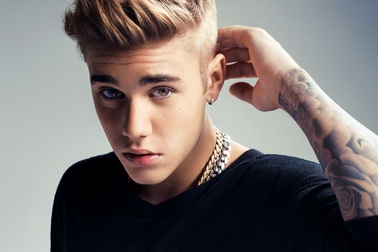 Trong showbiz, diện mạo hay tài năng quan trọng hơn?